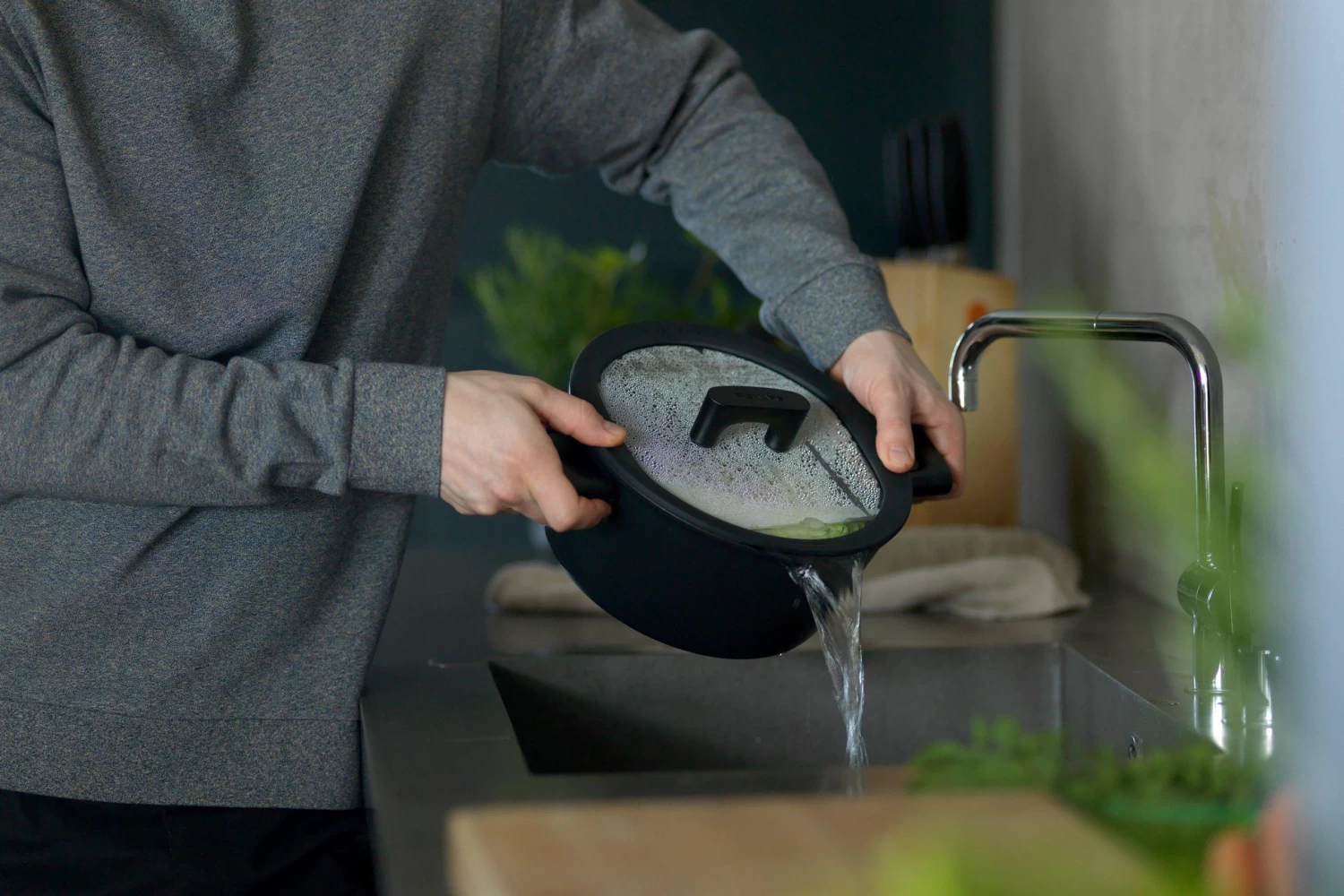 Fiskars Hard Face Cocotte 22 Cm - Imagen 4